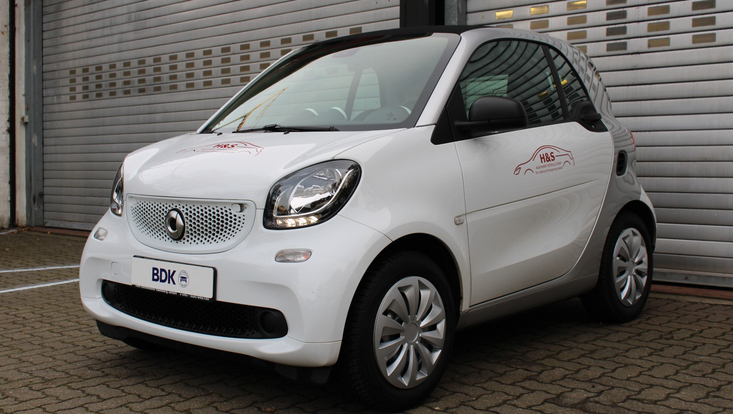 Mieten für 29,99 EUR / Tag: Smart fortwo Coupe NAVI AUTOMATIK